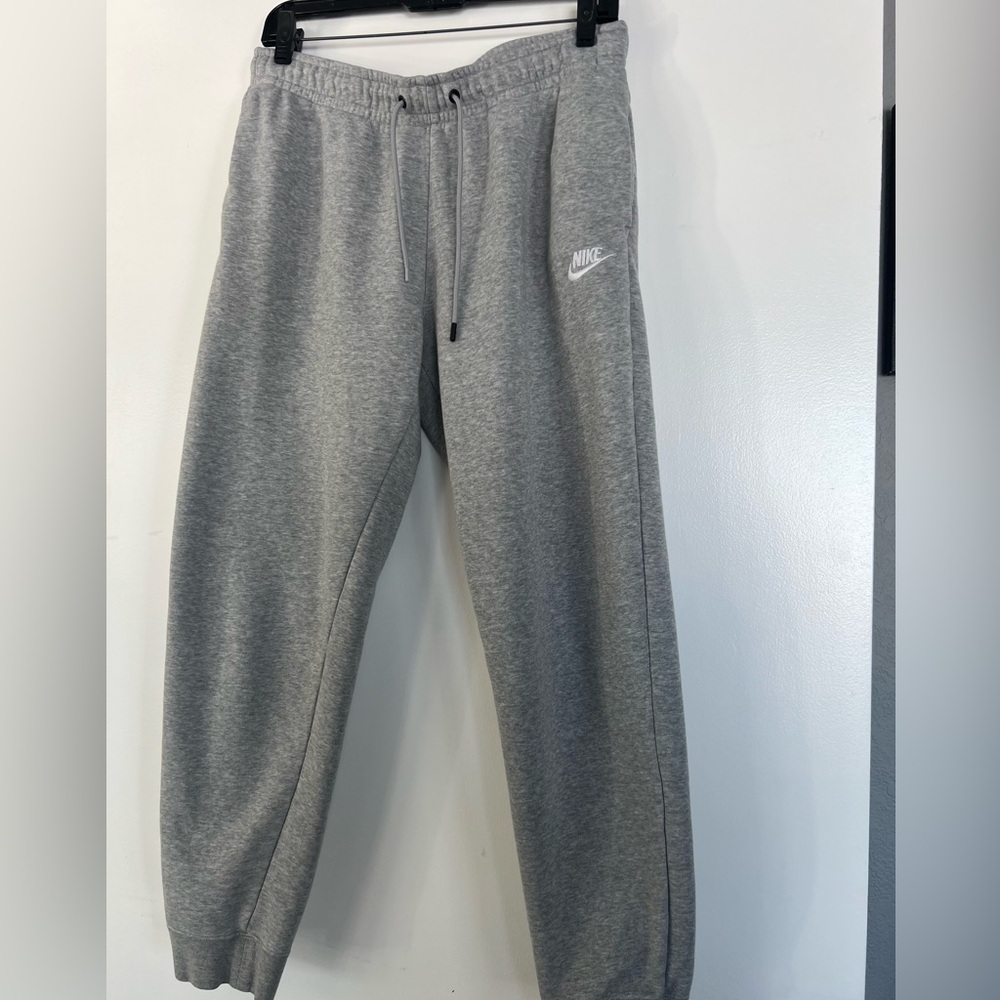 Women’s Nike sweatpantsa